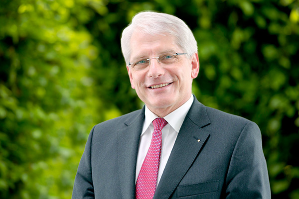 Vorstandsvorsitzender Qualität, Kompetenz, Verständnis - das sind die Kernwerte der Marke Uelzener. Mensch.Tier.Wir. - Diesem Auftrag fühlen wir uns Ihnen gegenüber verpflichtet.